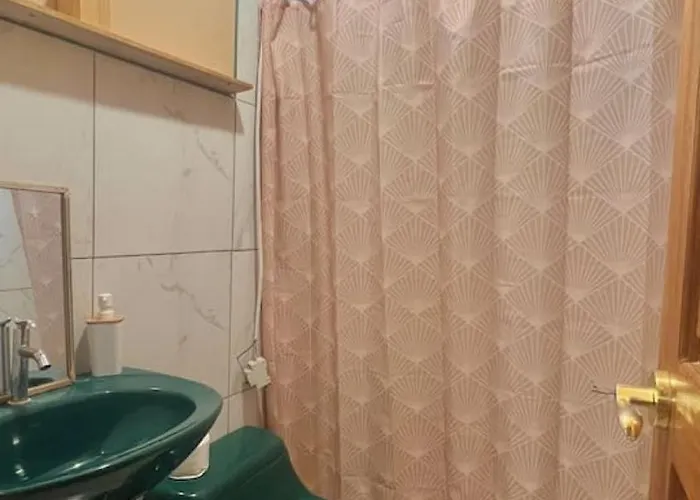 2 Bedroom Flat With View Rooftop And Gym * Pisac